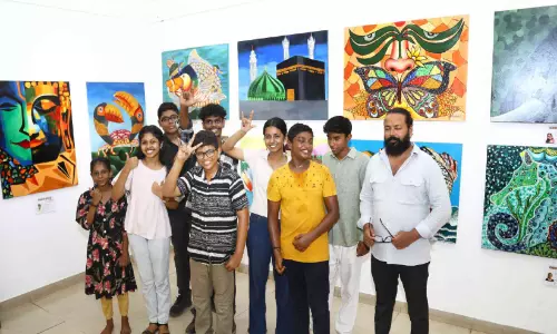 കുഞ്ഞുവലിയ വർണരാജികൾ തീർത്ത് വരയൻപുലികൾ; 50 കുട്ടികൾ വരച്ച അക്രിലിക് ചിത്രങ്ങൾ പ്രദർശനത്തിന് കുഞ്ഞുവലിയ വർണരാജികൾ തീർത്ത് വരയൻപുലികൾ; 50 കുട്ടികൾ വരച്ച അക്രിലിക് ചിത്രങ്ങൾ പ്രദർശനത്തിന്