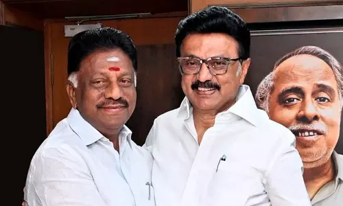 ‘ജയലളിത മരിച്ചതോടെ എന്റെ പുഞ്ചിരി അപ്രത്യക്ഷമായിരുന്നു; സ്റ്റാലിനൊപ്പം ചേർന്നപ്പോൾ അത് തിരിച്ചുവന്നു’; പഴയ ശത്രുപാളയത്തിൽ ഒ.പി.എസ് ഹാപ്പിയാണ് ‘ജയലളിത മരിച്ചതോടെ എന്റെ പുഞ്ചിരി അപ്രത്യക്ഷമായിരുന്നു; സ്റ്റാലിനൊപ്പം ചേർന്നപ്പോൾ അത് തിരിച്ചുവന്നു’; പഴയ ശത്രുപാളയത്തിൽ ഒ.പി.എസ് ഹാപ്പിയാണ്