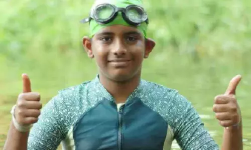 കൈകാലുകള്‍ ബന്ധിച്ച് 11കാരന്‍ വേമ്പനാട്ട് കായല്‍ നീന്തിക്കടക്കും