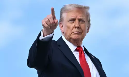 ‘അവസാന കാർഡും തീർന്നു, ഇനി ചർച്ച മാത്രം വഴി’; ഇറാനെ വിടാതെ പിടിച്ച് ട്രംപ്