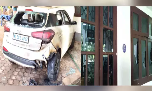 പയ്യന്നൂരിൽ വീടിനു നേരെ അക്രമം; കാർ കത്തിച്ചു കാ​റ​മേ​ലി​ൽ മ​തി​ൽ ത​ക​ർ​ത്തു