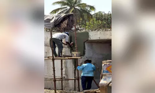 അടിപ്പാതയിലെ വിള്ളൽ താൽക്കാലികമായി അടച്ച് കരാറുകാരൻ തടി തപ്പി;മഴയിൽ വെള്ളം കെട്ടിനിന്നതിനാലാണ് വിള്ളൽ വീണതെന്നാണ് നാട്ടുകാരുടെ പരാതി അടിപ്പാതയിലെ വിള്ളൽ താൽക്കാലികമായി അടച്ച് കരാറുകാരൻ തടി തപ്പി;മഴയിൽ വെള്ളം കെട്ടിനിന്നതിനാലാണ് വിള്ളൽ വീണതെന്നാണ് നാട്ടുകാരുടെ പരാതി