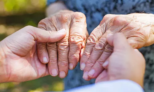 സാവധാനം ശരീരത്തെ തളർത്തും, സംസാരം ഇല്ലാതാക്കും! വാർധക്യത്തിൽ മാത്രമല്ല, യുവാക്കളിലും വില്ലനായി പാർക്കിൻസൺസ് സാവധാനം ശരീരത്തെ തളർത്തും, സംസാരം ഇല്ലാതാക്കും! വാർധക്യത്തിൽ മാത്രമല്ല, യുവാക്കളിലും വില്ലനായി പാർക്കിൻസൺസ്