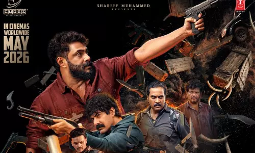 ആനക്കൊമ്പുകള്‍ക്കും ആയുധ കൂമ്പാരങ്ങള്‍ക്കും നടുവിൽ പെപ്പെയും കൂട്ടരും; വേട്ട ഉച്ചസ്ഥായിയിൽ എത്താൻ ഇനി ദിവസങ്ങള്‍!