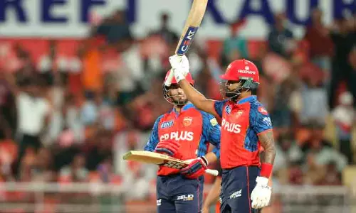 കൂറ്റൻ സ്കോർ തകർത്ത് പഞ്ചാബ്; ഹൈദരാബാദിനെതിരെ ആറ് വിക്കറ്റ് ജയം കൂറ്റൻ സ്കോർ തകർത്ത് പഞ്ചാബ്; ഹൈദരാബാദിനെതിരെ ആറ് വിക്കറ്റ് ജയം