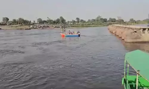 മഥുര ബോട്ടപകടം; മരണം 11 ആയി മഥുര ബോട്ടപകടം; മരണം 11 ആയി