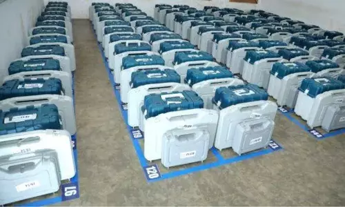 മലപ്പുറത്തെ സ്ട്രോങ് റൂമുകളുമായി ബന്ധപ്പെട്ട് പ്രചരിക്കുന്ന വാർത്തകൾ തെറ്റ്- ജില്ല കലക്ടർ മലപ്പുറത്തെ സ്ട്രോങ് റൂമുകളുമായി ബന്ധപ്പെട്ട് പ്രചരിക്കുന്ന വാർത്തകൾ തെറ്റ്- ജില്ല കലക്ടർ