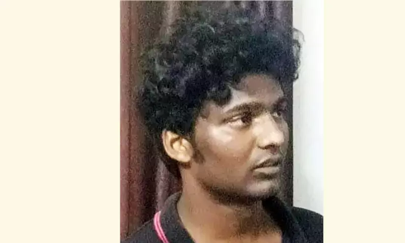 ദൃശ്യ കൊലക്കേസ് പ്രതി വിനീഷ് മുംബൈയിൽ കഴിഞ്ഞത് ആക്രി പെറുക്കി: വിദേശത്തേക്ക് കടക്കാനായിരുന്നു പദ്ധതി ദൃശ്യ കൊലക്കേസ് പ്രതി വിനീഷ് മുംബൈയിൽ കഴിഞ്ഞത് ആക്രി പെറുക്കി: വിദേശത്തേക്ക് കടക്കാനായിരുന്നു പദ്ധതി