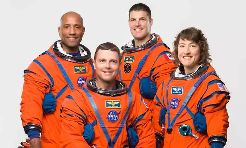 ‘പ്രപഞ്ചത്തിൽ തങ്ങിനിൽക്കുന്ന ലൈഫ്ബോട്ട് പോലെ ഭൂമി’;അനുഭവങ്ങൾ പങ്കുവെച്ച് ആർട്ടിമിസ് 2 സംഘാംഗങ്ങൾ ‘പ്രപഞ്ചത്തിൽ തങ്ങിനിൽക്കുന്ന ലൈഫ്ബോട്ട് പോലെ ഭൂമി’;അനുഭവങ്ങൾ പങ്കുവെച്ച് ആർട്ടിമിസ് 2 സംഘാംഗങ്ങൾ