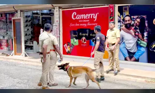 മൊബൈൽ ഫോൺ കട കുത്തിത്തുറന്ന് കവർച്ച; രണ്ടു ലക്ഷം രൂപയും ഫോണുകളും കവർന്നു