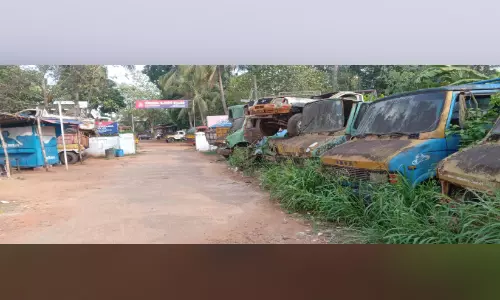 പിടിച്ചെടുത്ത വാഹനങ്ങള്‍ തുരുമ്പെടുക്കുന്നു