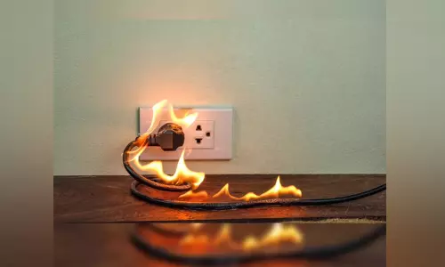 വേനൽക്കാലത്തെ വീടുകളിലെ തീപിടുത്തം: ഷോർട്ട് സർക്യൂട്ടുകൾ ഒഴിവാക്കാനും സുരക്ഷ ഉറപ്പാക്കാനും ശ്രദ്ധിക്കേണ്ട കാര്യങ്ങൾ