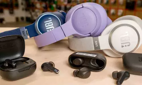 ഇയർബഡ് ചെവിക്കുള്ളിൽ പൊട്ടിത്തെറിച്ച് വിദ്യാർഥിനിക്ക് പരിക്ക്; പ്രതികരിച്ച് ജെ.ബി.എൽ കമ്പനി