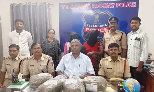 ട്രെയിൻ ഇറങ്ങി കഞ്ചാവ് കൈമാറാൻ കാത്തുനിന്നു; ഹൈദരാബാദിൽ രണ്ട് സ്ത്രീകൾ പിടിയിൽ