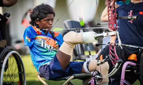 പായൽ നാഗ്, മഴവില്ല് കുലച്ച് അമ്പെയ്തവൾ