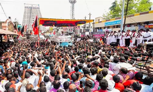 തമിഴക തെരഞ്ഞെടുപ്പ്: കോടികൾ വാരിവിതറി രാഷ്ട്രീയകക്ഷികളും സ്ഥാനാർഥികളും