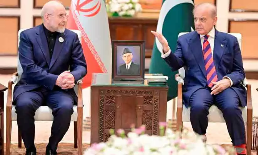 ടൈ ഇല്ലാത്ത കോളറുകൾ, കറുത്ത സ്യൂട്ടുകൾ; നയതന്ത്ര മേശയിലെ ഇറാന്റെ സാംസ്കാരിക പ്രതിരോധം ടൈ ഇല്ലാത്ത കോളറുകൾ, കറുത്ത സ്യൂട്ടുകൾ; നയതന്ത്ര മേശയിലെ ഇറാന്റെ സാംസ്കാരിക പ്രതിരോധം