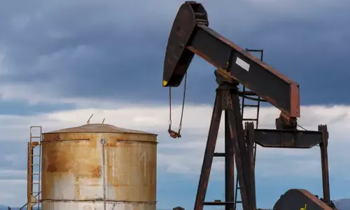 ആഗോള വിപണിയിൽ എണ്ണവില വീണ്ടും കൂടി; ബാരലിന് 103 ഡോളർ കടന്നു