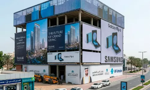 മുടങ്ങിക്കിടക്കുന്ന കെട്ടിടങ്ങളിൽ പരസ്യ ബോർഡുകൾ സ്ഥാപിക്കാൻ ആലോചന