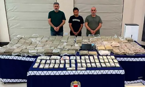 ബഹ്‌റൈനിൽ 15 ലക്ഷം ദീനാറിന്റെ ലഹരിമരുന്ന് വേട്ട; മൂന്ന് പേർ പിടിയിൽ