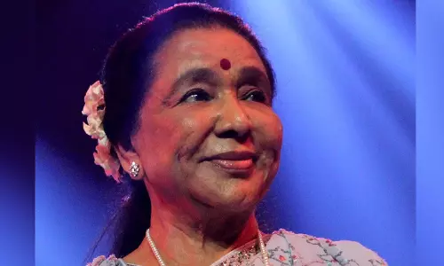 ഗായിക ആശ ഭോസ്​ലെക്ക് എ.കെ.സി.സി. ബഹ്റൈന്റെ പ്രണാമം