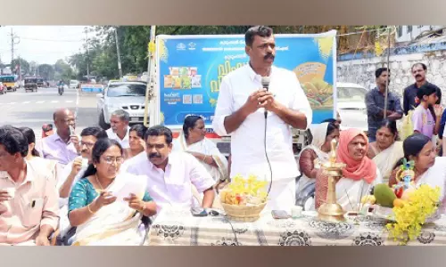 തെരഞ്ഞെടുപ്പ് മൂഡ് മാറി; ഇനി വിഷുത്തിരക്കിലേക്ക് തെരഞ്ഞെടുപ്പ് മൂഡ് മാറി; ഇനി വിഷുത്തിരക്കിലേക്ക്