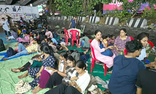 ശ​മ്പ​ള വ​ർ​ധ​ന: സ്വ​കാ​ര്യ ആ​ശു​പ​ത്രി   ന​ഴ്സു​മാ​രു​ടെ രാ​പ്പ​ക​ൽ സ​മ​രം തു​ട​രു​ന്നു