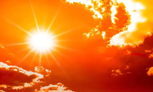 55 ഡിഗ്രി ചൂടും ഫോൺ പൊട്ടിത്തെറിയും; പ്രചരിക്കുന്നത് വ്യാജവാർത്ത, കർശന നടപടിയെന്ന് ദുരന്തനിവാരണ അതോറിറ്റി