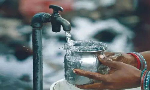 കുടിവെള്ളത്തിനായി ജനം നെട്ടോട്ടമോടുന്നു കുടിവെള്ളത്തിനായി ജനം നെട്ടോട്ടമോടുന്നു