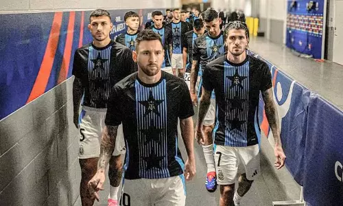 ലോകകപ്പിൽ അർജന്റീനക്ക് തിരിച്ചടി? മൂന്നു പ്രമുഖ താരങ്ങൾ ഒരേദിവസം പരിക്കിന്റെ പിടിയിൽ ലോകകപ്പിൽ അർജന്റീനക്ക് തിരിച്ചടി? മൂന്നു പ്രമുഖ താരങ്ങൾ ഒരേദിവസം പരിക്കിന്റെ പിടിയിൽ