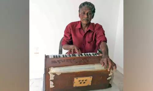 മറക്കാത്ത ഗാനം പോലെ ലത്തീഫ് മുല്ലശ്ശേരി മറക്കാത്ത ഗാനം പോലെ ലത്തീഫ് മുല്ലശ്ശേരി