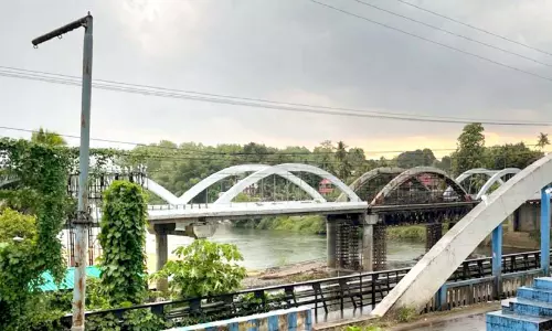 കോഴഞ്ചേരി പുതിയ പാലം രണ്ട് മാസത്തിനുള്ളിൽ തുറക്കും കോഴഞ്ചേരി പുതിയ പാലം രണ്ട് മാസത്തിനുള്ളിൽ തുറക്കും