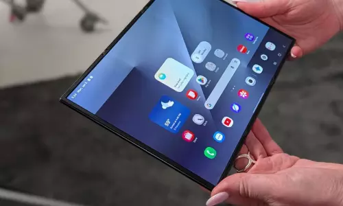 ആപ്പിളിന് മുമ്പേ സാംസങ് എത്തും; മടക്കാവുന്ന ഫോണുകളിൽ ഇനി വിശാലമായ സ്ക്രീനും; പുത്തൻ ഫോൾഡ് 8 വരുന്നു