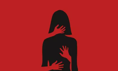 അപകടത്തില് പരിക്കേറ്റ യുവതിയെ പീഡിപ്പിക്കാന് ശ്രമം; ഇടപെട്ട് മനുഷ്യാവകാശ കമീഷന്, 15 ദിവസത്തിനകം റിപ്പോര്ട്ട് സമര്പ്പിക്കണം അപകടത്തില് പരിക്കേറ്റ യുവതിയെ പീഡിപ്പിക്കാന് ശ്രമം; ഇടപെട്ട് മനുഷ്യാവകാശ കമീഷന്, 15 ദിവസത്തിനകം റിപ്പോര്ട്ട് സമര്പ്പിക്കണം