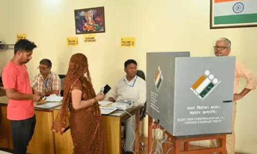 പോളിങ് ബൂത്തുകളിൽ മുഖം തിരിച്ചറിയൽ സംവിധാനം; സർക്കാറിനും കമീഷനും സുപ്രീംകോടതി നോട്ടീസ് പോളിങ് ബൂത്തുകളിൽ മുഖം തിരിച്ചറിയൽ സംവിധാനം; സർക്കാറിനും കമീഷനും സുപ്രീംകോടതി നോട്ടീസ്