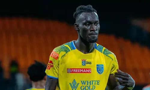 അവസാനിക്കാത്ത വംശീയതയുടെ ഫൗൾ പ്ലേ; ബം​ഗ​ളൂ​രു ആ​രാ​ധ​ക​രു​ടെ അ​ധി​ക്ഷേ​പ​ത്തി​നി​ര​യാ​യി ബ്ലാ​സ്റ്റേ​ഴ്സ് താ​രം