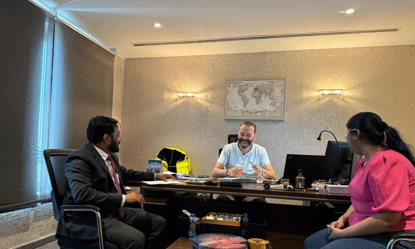 യാത്ര തടസ്സം നീങ്ങി; കുവൈത്തിൽ നിന്ന് ശ്വേത വിവാഹ പന്തലിലേക്ക് യാത്ര തടസ്സം നീങ്ങി; കുവൈത്തിൽ നിന്ന് ശ്വേത വിവാഹ പന്തലിലേക്ക്