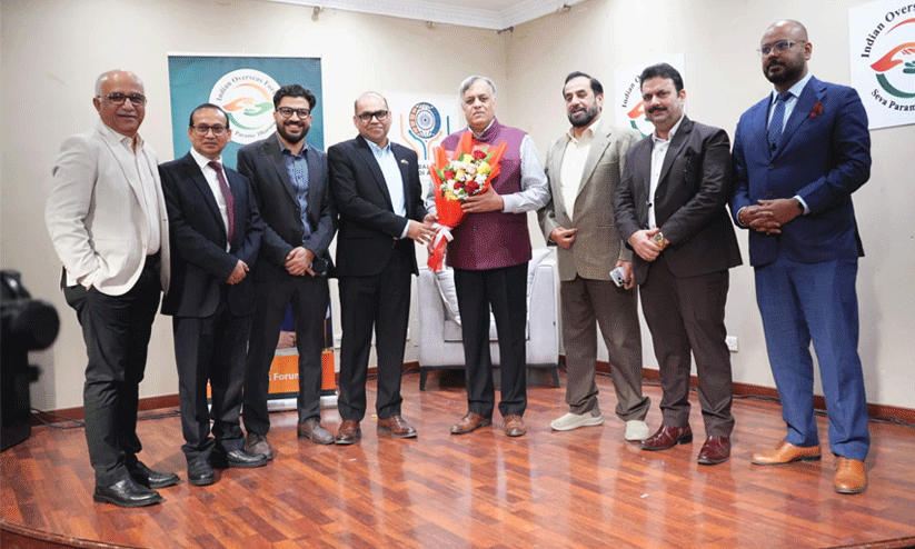 പ്രവാസികൾക്ക് ആശ്വാസമായി ഇന്ത്യൻ അംബാസഡറുടെ സന്ദർശനം: ഏത് പ്രതിസന്ധിയിലും എംബസി ഒപ്പമുണ്ടാകുമെന്ന് ഉറപ്പ് പ്രവാസികൾക്ക് ആശ്വാസമായി ഇന്ത്യൻ അംബാസഡറുടെ സന്ദർശനം: ഏത് പ്രതിസന്ധിയിലും എംബസി ഒപ്പമുണ്ടാകുമെന്ന് ഉറപ്പ്