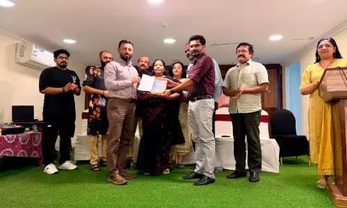 ഡോ. ടെസ്സി റോണിയുടെ കവിതാ സമാഹാരം ‘വരളുന്ന ഹൃദയഭൂമിക’ പ്രകാശനം ചെയ്തു