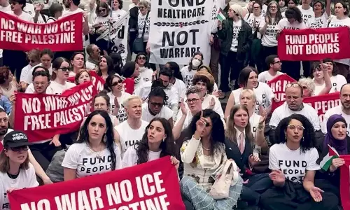 ഇസ്രായേലിന് ആയുധങ്ങൾ നൽകുന്നതിനെതിരെ ന്യൂയോർക്കിൽ വൻപ്രതിഷേധം: നൂറോളം പേർ അറസ്റ്റിൽ