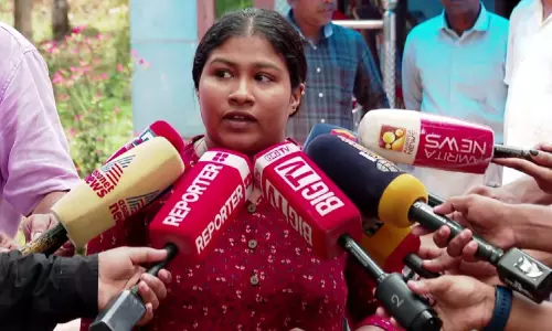 അധ്യാപികയുടെ പേരിലല്ല ലോൺ എടുത്തത്, അതിന്റെ പേരിൽ കേസ് ഒതുക്കാൻ അനുവദിക്കില്ലെന്ന് നിതിൻ രാജിന്റെ സഹോദരി