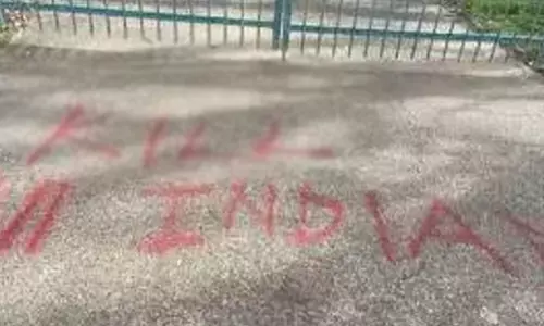 ‘എല്ലാ ഇന്ത്യക്കാരെയും കൊല്ലുക’; ന്യൂസിലൻഡിൽ ഇന്ത്യക്കാർക്കെതിരെ വധഭീഷണി, സ്‌കൂളിന് മുന്നിൽ വിദ്വേഷ ചുവരെഴുത്ത്