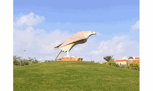 മുഹറഖിന്റെ ഫാൽക്കൺ സ്മാരകം പൊളിക്കില്ല; വികസനത്തിന് മുന്നിൽ പതറാതെ മുനിസിപ്പൽ കൗൺസിൽ