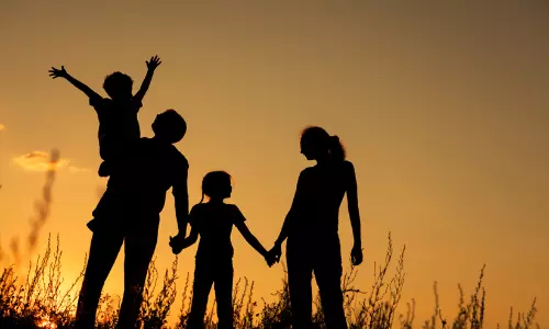 കരിയറോ കുടുംബമോ? ജോലി ഉപേക്ഷിക്കാനൊരുങ്ങി പിതാവ്; സോഷ്യൽ മീഡിയയിൽ ചർച്ചയായി കുറിപ്പ്