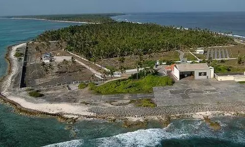 ല​ക്ഷ​ദ്വീ​പി​ലെ സ്വ​കാ​ര്യ, പ​ണ്ടാ​ര ഭൂ​മി​ക​ളി​ൽ നി​ർ​മാ​ണ​വി​ല​ക്ക്; ഭൂ​​മി ത​​രം​​മാ​​റ്റു​​ന്ന​​ത് ത​​ട​​ഞ്ഞു