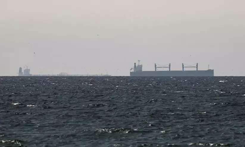 യു.എസ് ഉപരോധത്തിൽ കുടുങ്ങി ചൈനീസ് കപ്പൽ ഹുർമുസിലേക്ക് തന്നെ മടങ്ങി, ഊർജ്ജ ക്ഷാമം പരിഹരിക്കാൻ ചൈനയെ സഹായിക്കുമെന്ന് റഷ്യ യു.എസ് ഉപരോധത്തിൽ കുടുങ്ങി ചൈനീസ് കപ്പൽ ഹുർമുസിലേക്ക് തന്നെ മടങ്ങി, ഊർജ്ജ ക്ഷാമം പരിഹരിക്കാൻ ചൈനയെ സഹായിക്കുമെന്ന് റഷ്യ