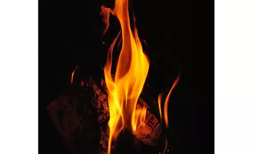 അൽഖൂസിലെ വെയർഹൗസിൽ തീപ്പിടിത്തം