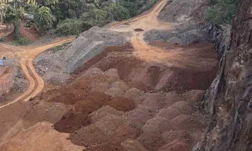 എരമംഗലം ക്വാറിക്കെതിരെ ജനകീയ പ്രതിഷേധം;റവന്യൂ ഉദ്യോഗസ്ഥർ സ്ഥലം സന്ദർശിച്ചു