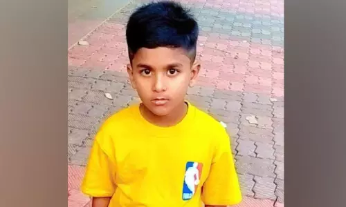 നായയുടെ ആക്രമണത്തിൽ നിന്ന് കൂട്ടുകാരനെ രക്ഷിച്ച് രണ്ടാം ക്ലാസുകാരൻ റിദ്‌വിൻ