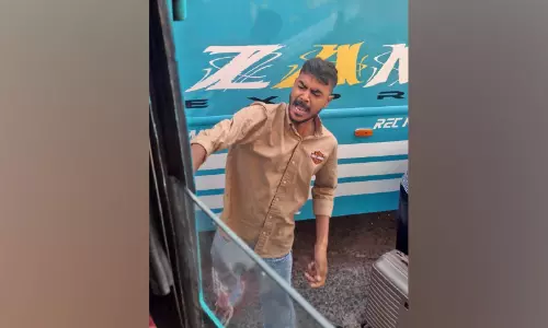 പാളയം സ്റ്റാൻഡിൽ സ്വകാര്യ ബസ് ജീവനക്കാർ തമ്മിൽ തർക്കം; ഗ്ലാസ് അടിച്ചുതകർത്തു